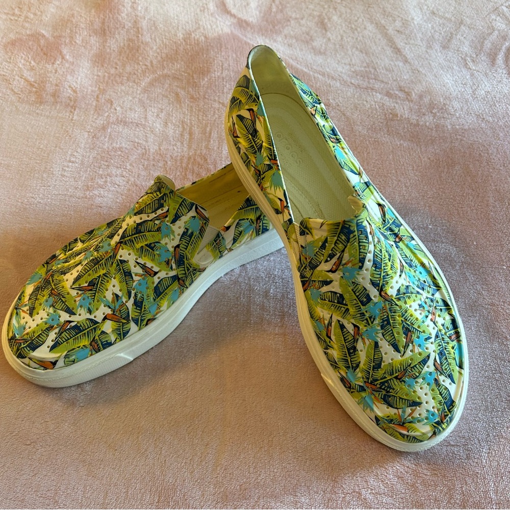 CROCS Tropical Leaf Print Slip-On Sneakers in Yellow and Green